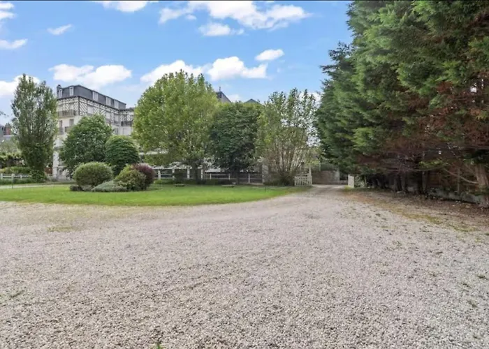 100m De La & Casino Apartment *