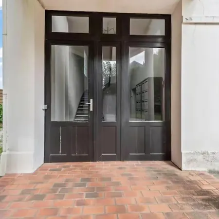 100m De La & Casino Apartamento *