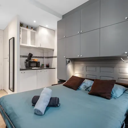 100m De La & Casino Apartment